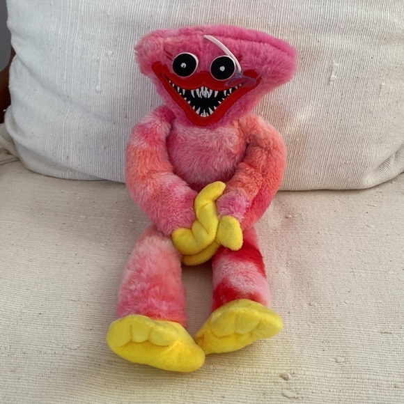 17" Huggy Wuggy Poppy Playtime Kissy Missy Scary Pink Hanging Suction Cup Plush - Picture 7 of 8